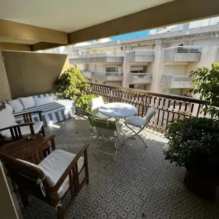 Amazing Studio In Les Pins With A Large Terrasse Parking Apartmán